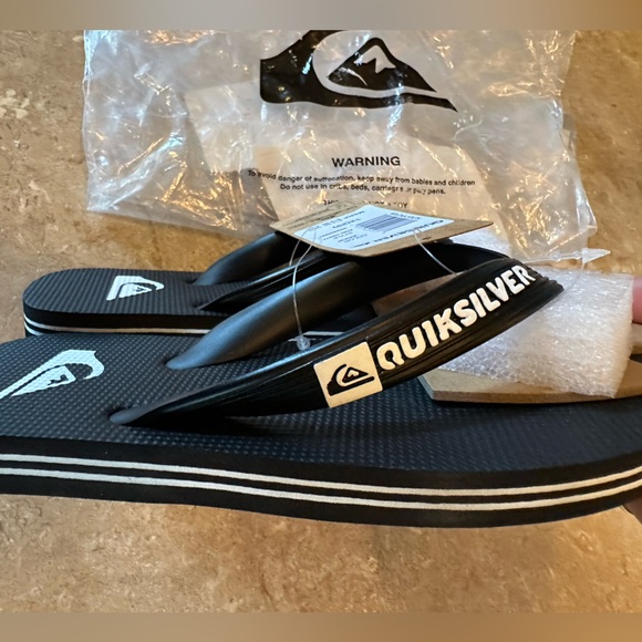 Quiksilver flip flops - little kid size 12!  Little kids size 2! - Picture 6 of 6